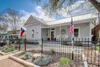 546 S Academy Ave, New Braunfels, TX 78130