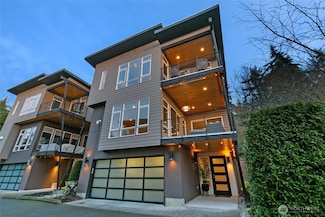 11214 NE 68th St, Kirkland, WA 98033