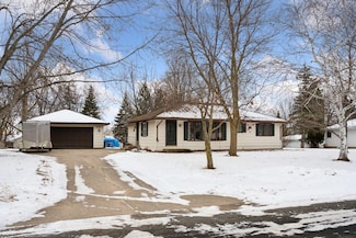 712 9th St NW, Buffalo, MN 55313