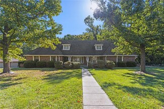 2001 NE 68th St, Kansas City, MO 64118