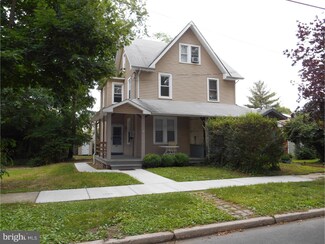 221 Cinnaminson St, Riverton, NJ 08077