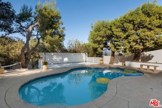 24001 Jensen Dr, Canoga Park, CA 91304