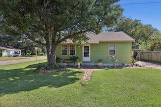 2214 8th St, Orange, TX 77630