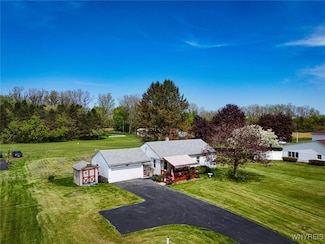 7233 Ridge Rd, Lockport, NY 14094