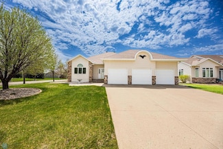 545 43rd Ave S, Moorhead, MN 56560