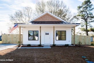 607 N Timberly Ln, Burgaw, NC 28425