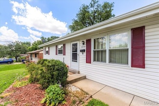 3959 Sims Ave, Saint Ann, MO 63074