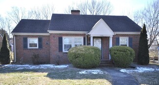 1121 Chestnut Hill Dr, Lynchburg, VA 24502
