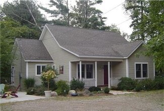 817 Center St, Douglas, MI 49406