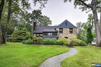 99 Chestnut Dr, Wayne, NJ 07470
