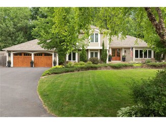 15000 Wychewood Rd, Minnetonka, MN 55345