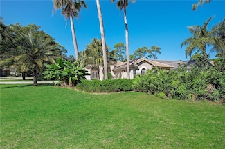 6572 Chestnut Cir, Naples, FL 34109