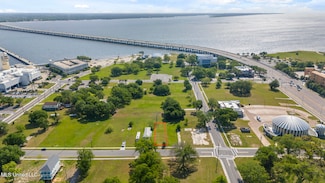 124 Cedar St, Biloxi, MS 39530