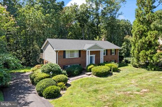 1720 Fox Run Ct, Vienna, VA 22182