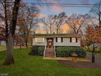 27 High Crest Dr, Hamburg, NJ 07419