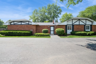 1 Falkirk Ln, Rolling Meadows, IL 60008