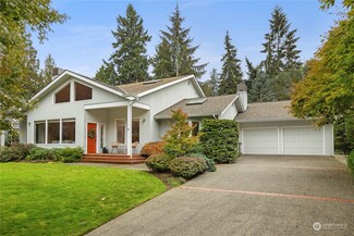 2055 NE Yeomalt Point Dr, Bainbridge Island, WA 98110