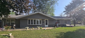 1939 Weston Ln, Schaumburg, IL 60193