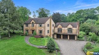 948 Ewing Ave, Franklin Lakes, NJ 07417