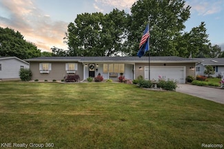 716 E Oak St, Greenville, MI 48838