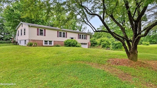 22 Delafield Dr, Lenox, MA 01240