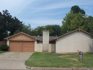 7425 Madeira Dr, Fort Worth, TX 76112