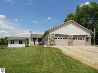 4461 N Waldron Rd, Edmore, MI 48829