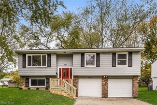 6152 Sherwood Dr, North Olmsted, OH 44070