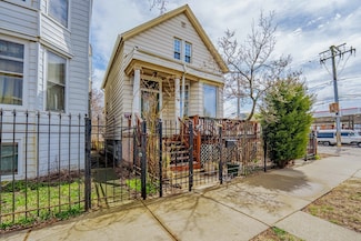 1621 N Central Park Ave, Chicago, IL 60647