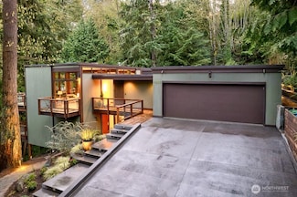 9505 SE 43rd St, Mercer Island, WA 98040