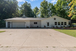 6610 E Arnold Lake Rd, Harrison, MI 48625