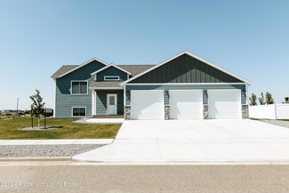 3403 Shamrock Loop, Dickinson, ND 58601