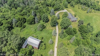 7346 Potter Rd, Flushing, MI 48433