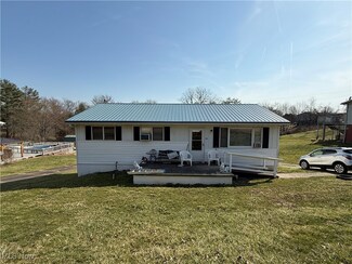 416 Deerwalk Hwy, Waverly, WV 26184