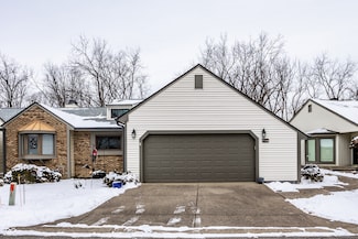 1718 Creekside Ln W, Carmel, IN 46032