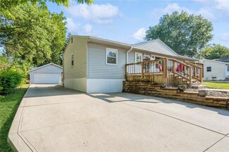 106 Gepke Pkwy, Des Moines, IA 50320
