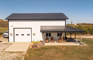 18756 Lakeview Rd, Leon, IA 50144