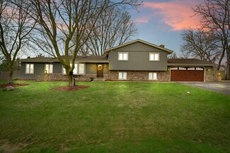 11S786 Robert Dr, Naperville, IL 60564
