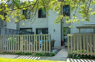 2329 Sky Line Dr, Waterloo, IA 50701