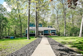 725 W Horseshoe Trail, Edelstein, IL 61526