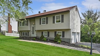 16 Beth Dr, Middletown, NY 10941