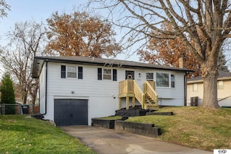 5424 S 107th St, Omaha, NE 68127