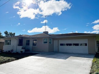 230 W Caroline St, Markesan, WI 53946