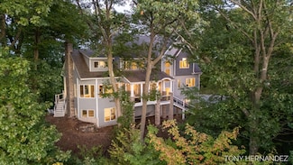 4675 Forest Ridge Dr, Holland, MI 49423