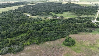 111 Treetop Rd, Refugio, TX 78377