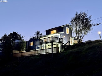 842 S Empire Blvd, Coos Bay, OR 97420