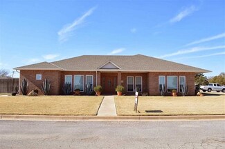 300 Willow Creek Dr, Walters, OK 73572