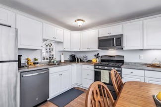 60 Edgelawn Ave Unit 3, North Andover, MA 01845