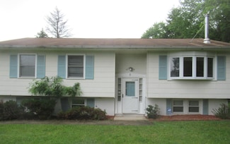 5 Peace Dr, Middletown, NY 10941