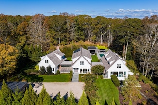 7 Ashwood Ct, East Hampton, NY 11937